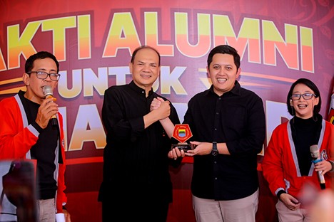 Wujud Cinta Almamater: Ikatan Alumni STHB Salurkan Donasi Rp 200 Juta dalam Acara “Bakti Alumni”